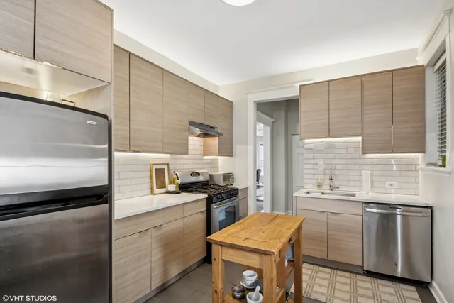 $365,000 | 1443 West Waveland Avenue, Unit 1, Chicago, IL 60613