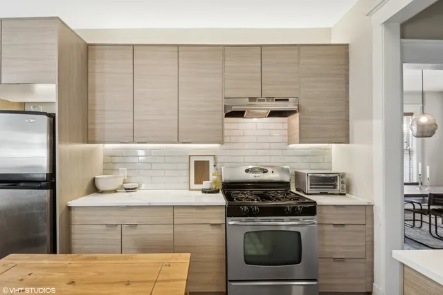 $365,000 | 1443 West Waveland Avenue, Unit 1, Chicago, IL 60613