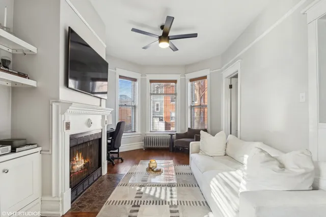 $365,000 | 1443 West Waveland Avenue, Unit 1, Chicago, IL 60613