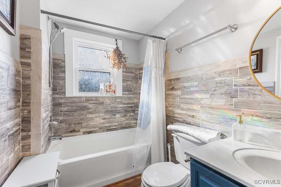 21 Old 15 Road New Canton, VA 23123 - Photo 23 of 49 Full bathroom featuring vanity, shower / bathtub c