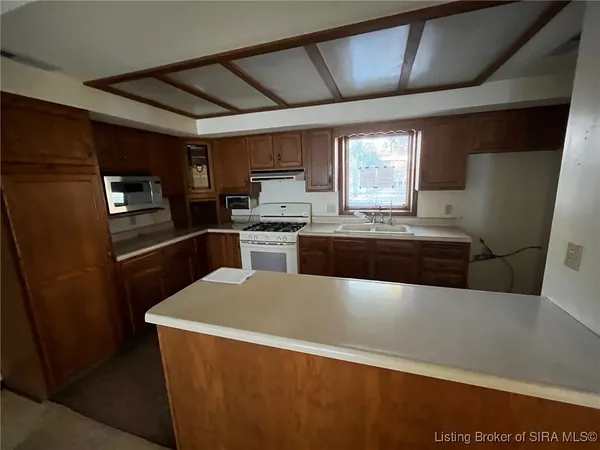 $379,900 | 5534 South 980 East, Wolcottville, IN 46795