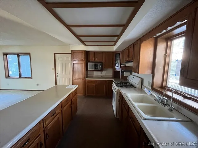 $379,900 | 5534 South 980 East, Wolcottville, IN 46795