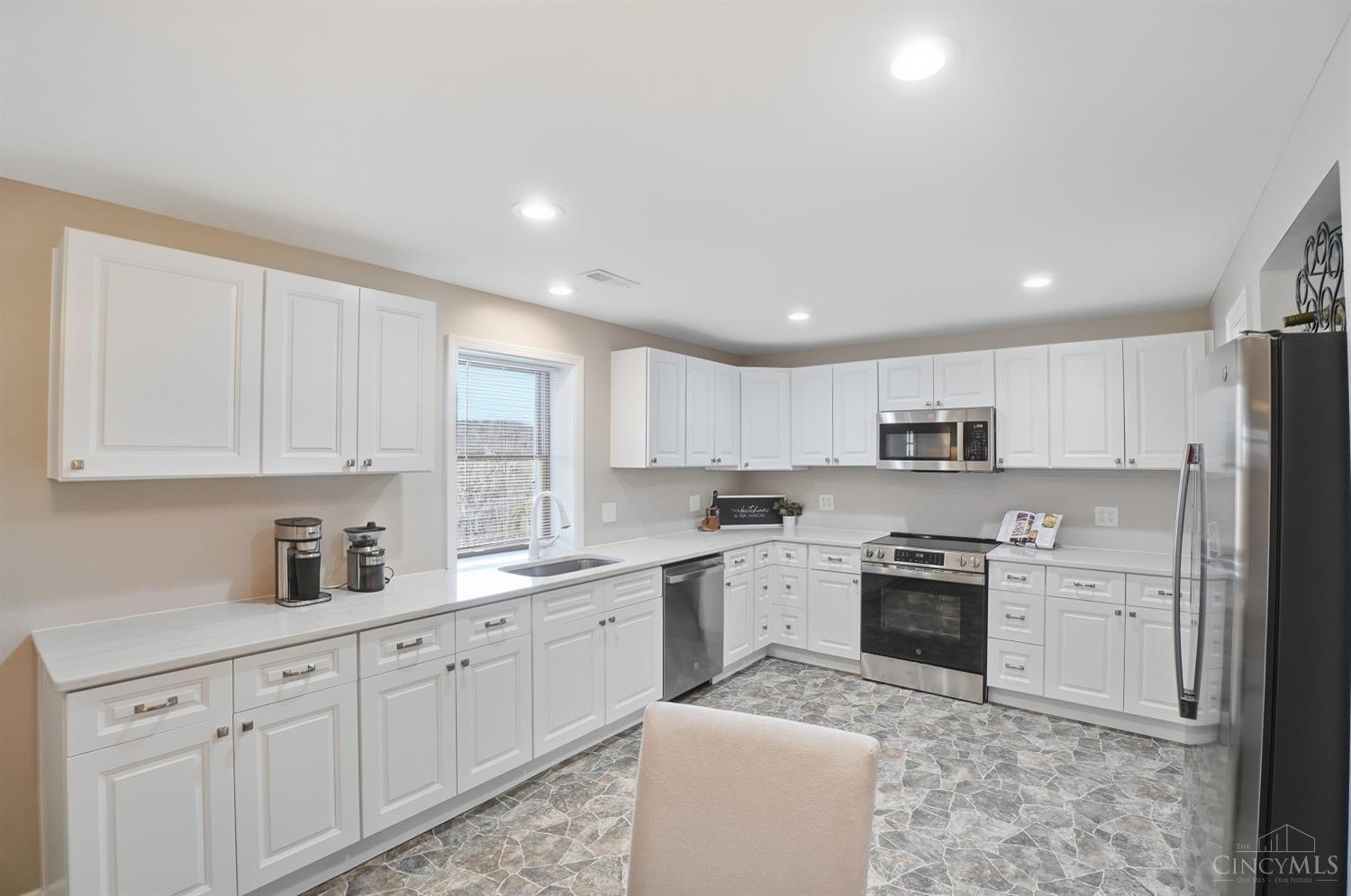 6453 Strout Road Morrow, OH 45152 - Photo 10 of 47