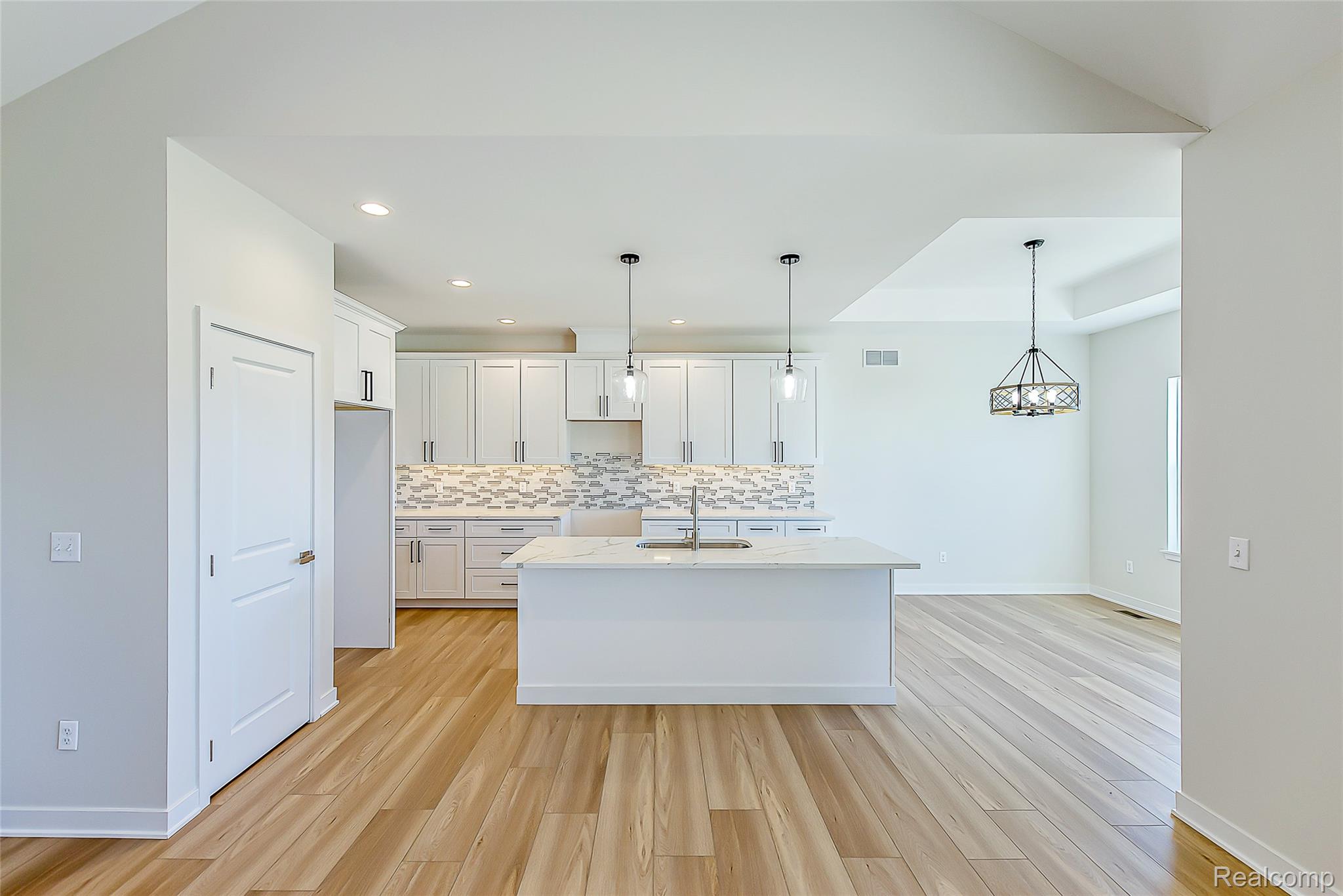 2878 Clivedon Road Howell, MI 48843 - Photo 7 of 41 KITCHEN