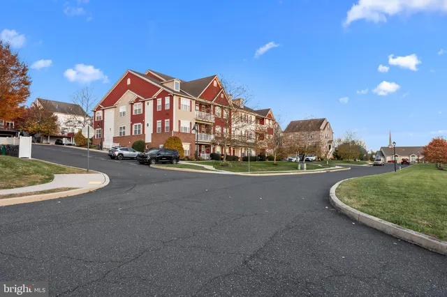 $365,000 | 265 Covenant Lane, Unit 8, Harleysville, PA 19438