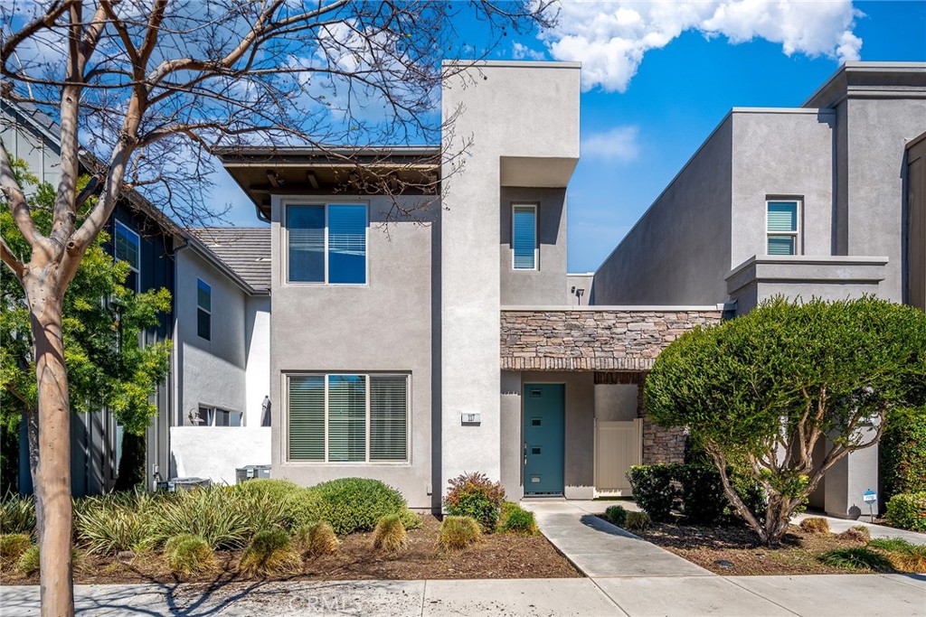 117 Bravo Irvine, CA 92618 - Photo 1 of 1 a front view of a house with garden