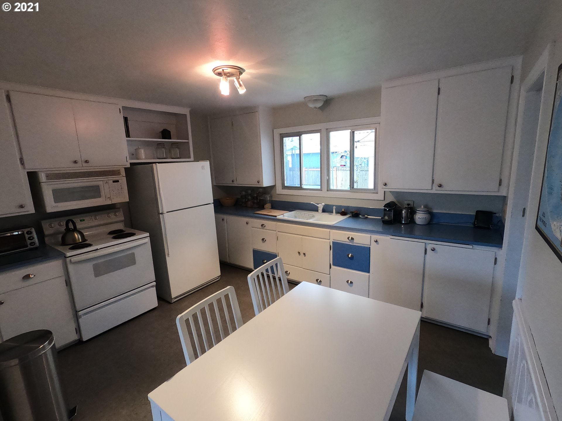 1313 Modoc Street Springfield, OR 97477 - Photo 4 of 31