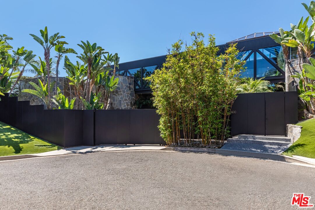 630 Clinton Place Beverly Hills, CA 90210 - Photo 3 of 39