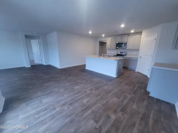 $2,450 | 2214 Emerald Avenue, Castle Hayne, NC 28429