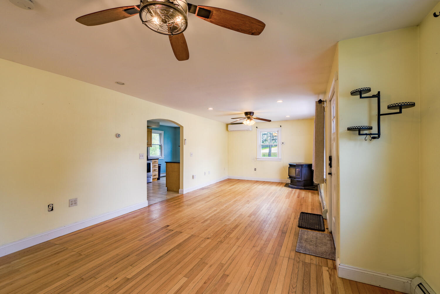 592 Main Street Orono, ME 04473 - Photo 8 of 28 592 Main Rd Eddington 06-(ZF-4685-56285-