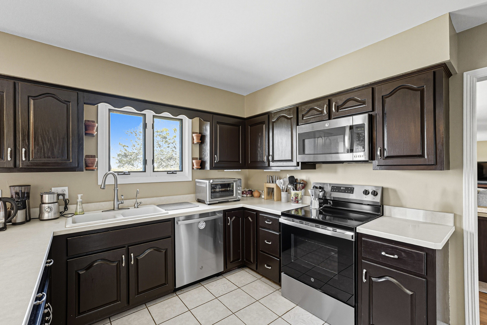 21182 Virginia Road DeKalb, IL 60115 - Photo 5 of 44 a kitchen with a sink stove and cabinets