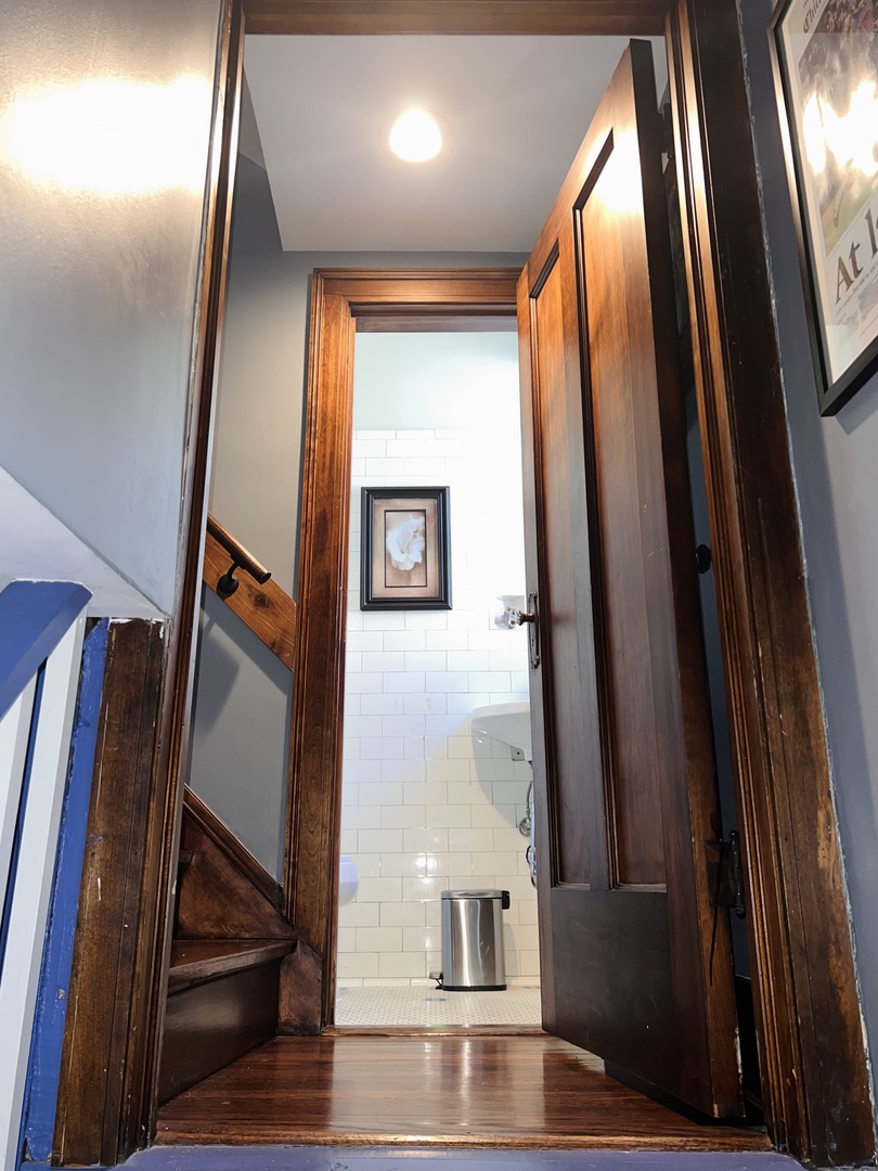6849 Riverside Drive Berwyn, IL 60402 - Photo 21 of 33 a view of an entryway