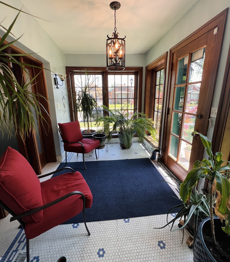 6849 Riverside Drive Berwyn, IL 60402 - Photo 5 of 33 a living room with furniture and a potted plant