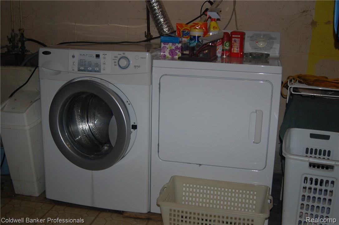 1460 Belsay Road Burton, MI 48509 - Photo 21 of 24 Dryer and high efficiency washer stay