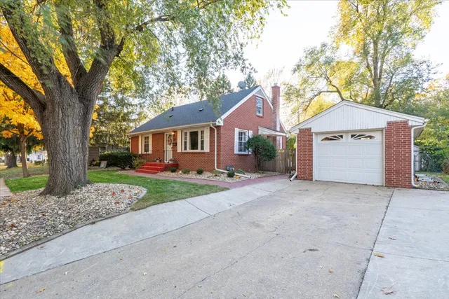 $185,900 | 27 University Court, Normal, IL 61761