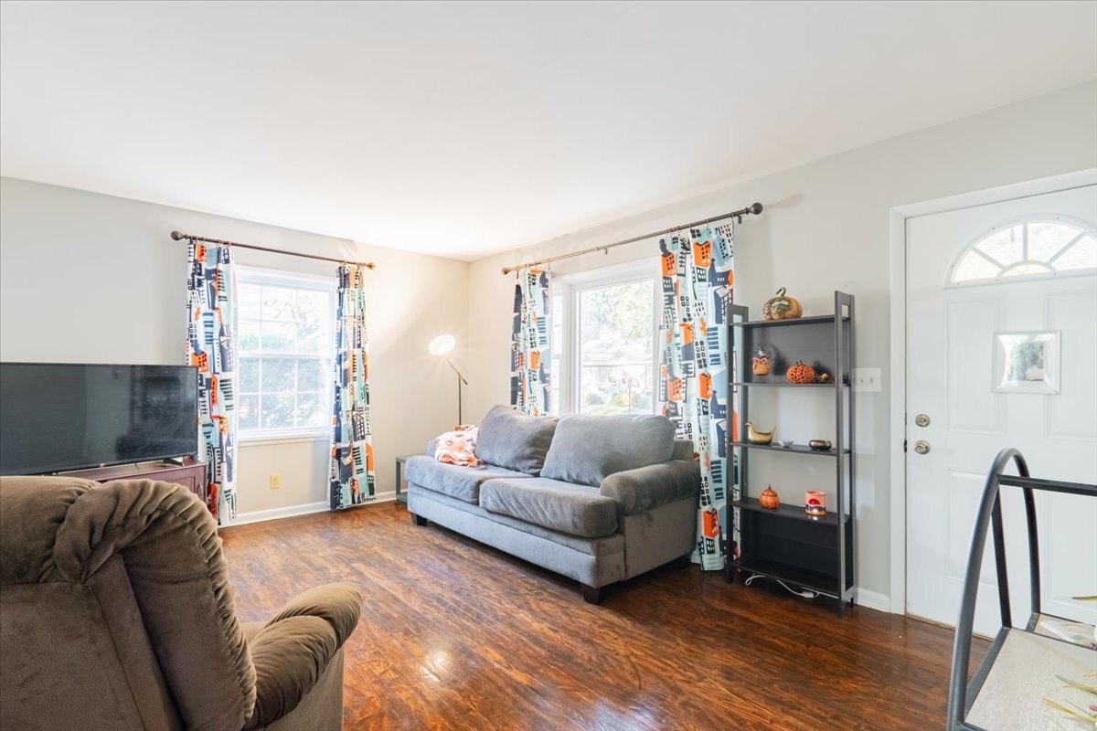 27 University Court Normal, IL 61761 - Photo 6 of 29 a living room with furniture and a flat screen tv