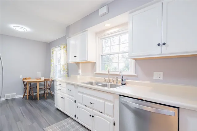 $185,900 | 27 University Court, Normal, IL 61761