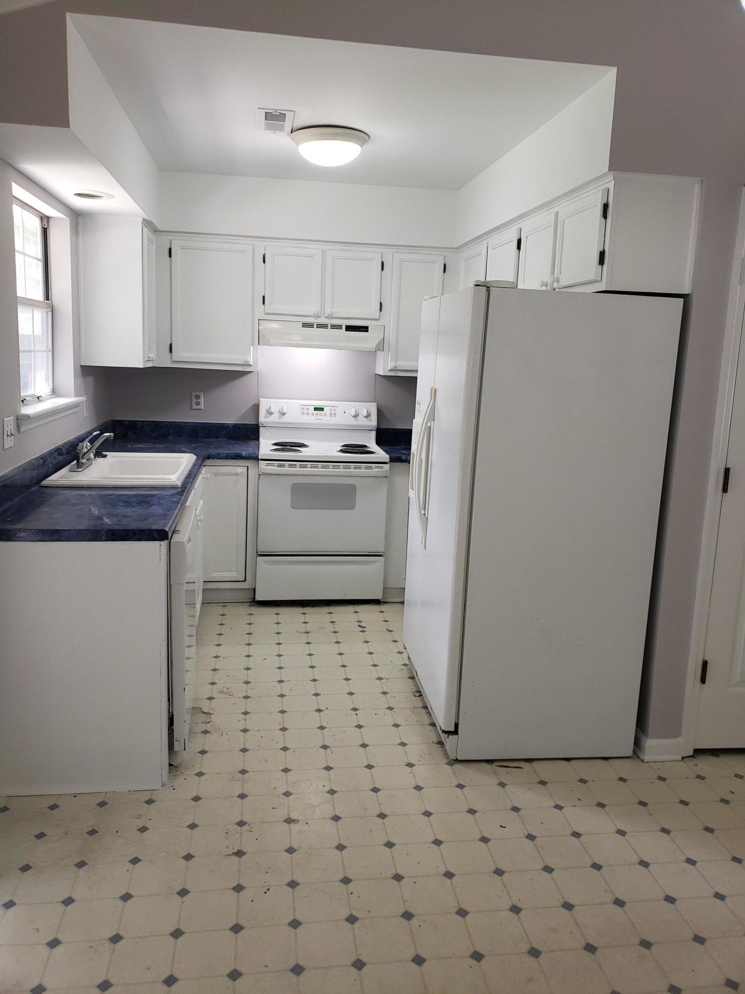 514 Laurel Ridge Road North Charleston, SC 29418 - Photo 7 of 20 Kitchen