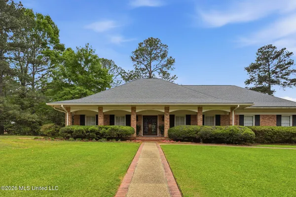 $675,000 | 235 Brae Burn Drive, Jackson, MS 39211