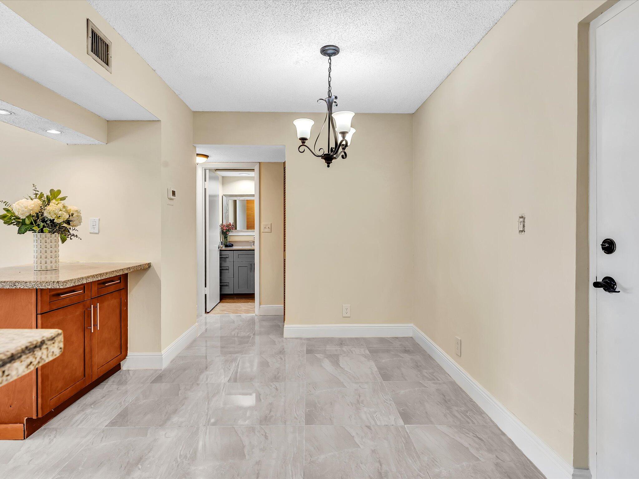 470 Northwest 20th Street, Unit 3020 Boca Raton, FL 33431 - Photo 5 of 43 Dining Area
