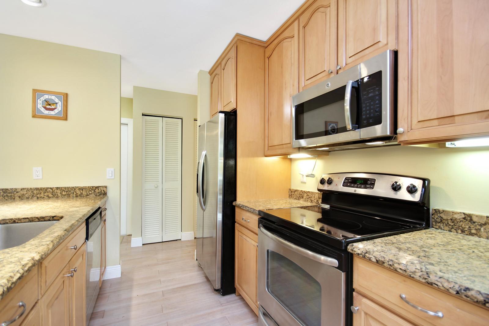 2901 Cormorant Road Delray Beach, FL 33444 - Photo 13 of 26 Kitchen