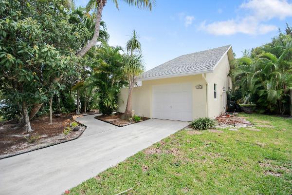 2901 Cormorant Road Delray Beach, FL 33444 - Photo 2 of 26 Front