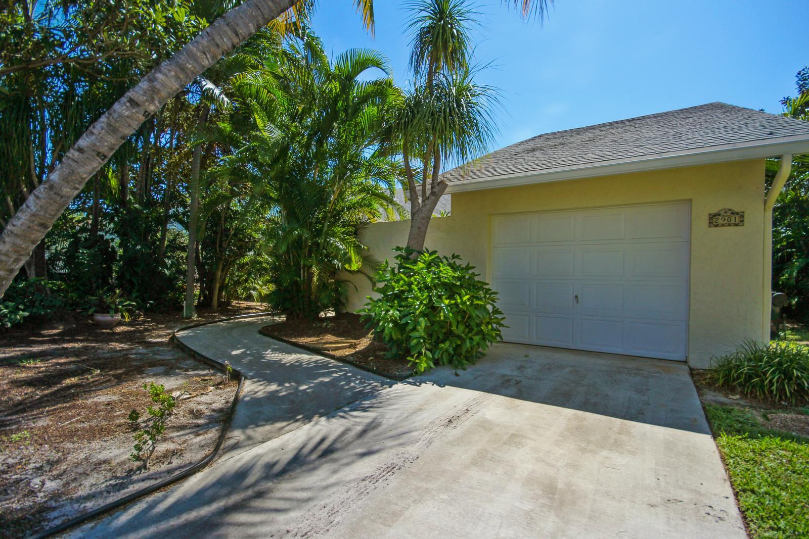 2901 Cormorant Road Delray Beach, FL 33444 - Photo 3 of 26 Front