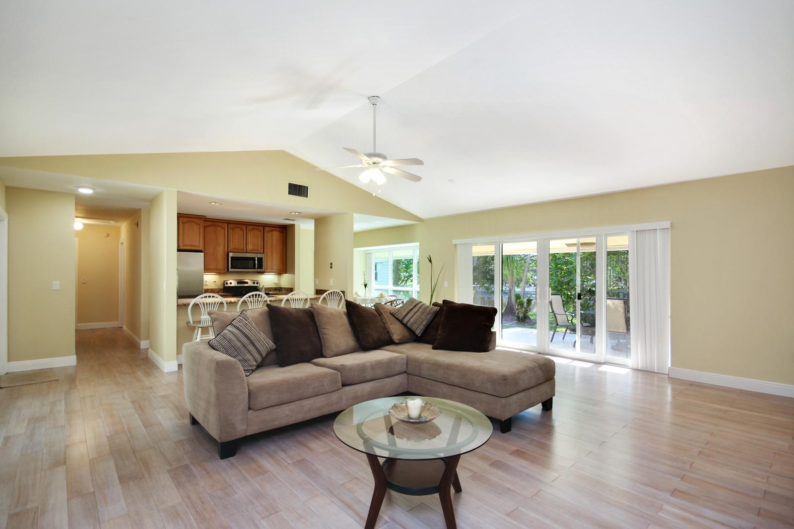 2901 Cormorant Road Delray Beach, FL 33444 - Photo 5 of 26 Living Room
