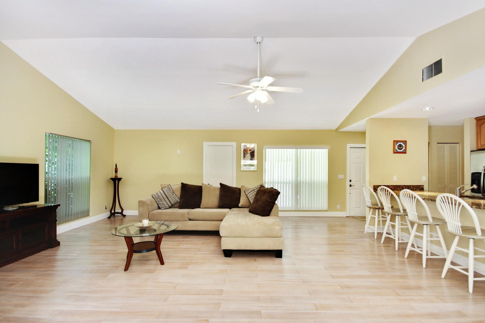 2901 Cormorant Road Delray Beach, FL 33444 - Photo 7 of 26 Living Room