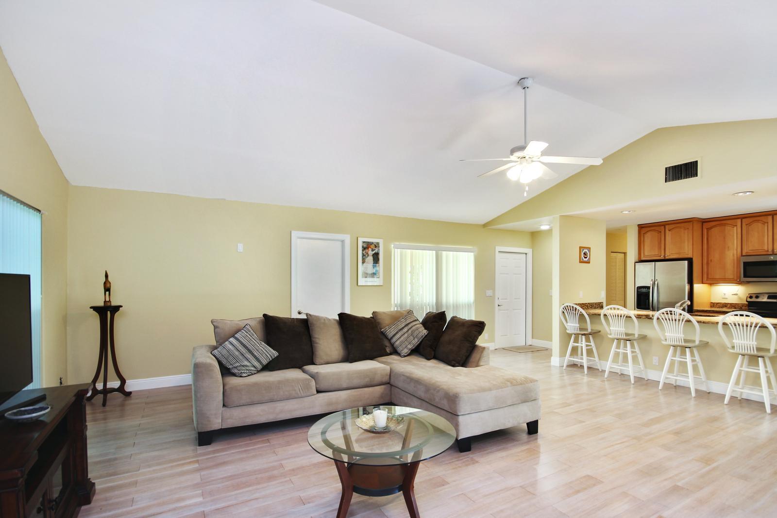 2901 Cormorant Road Delray Beach, FL 33444 - Photo 8 of 26 Living Room