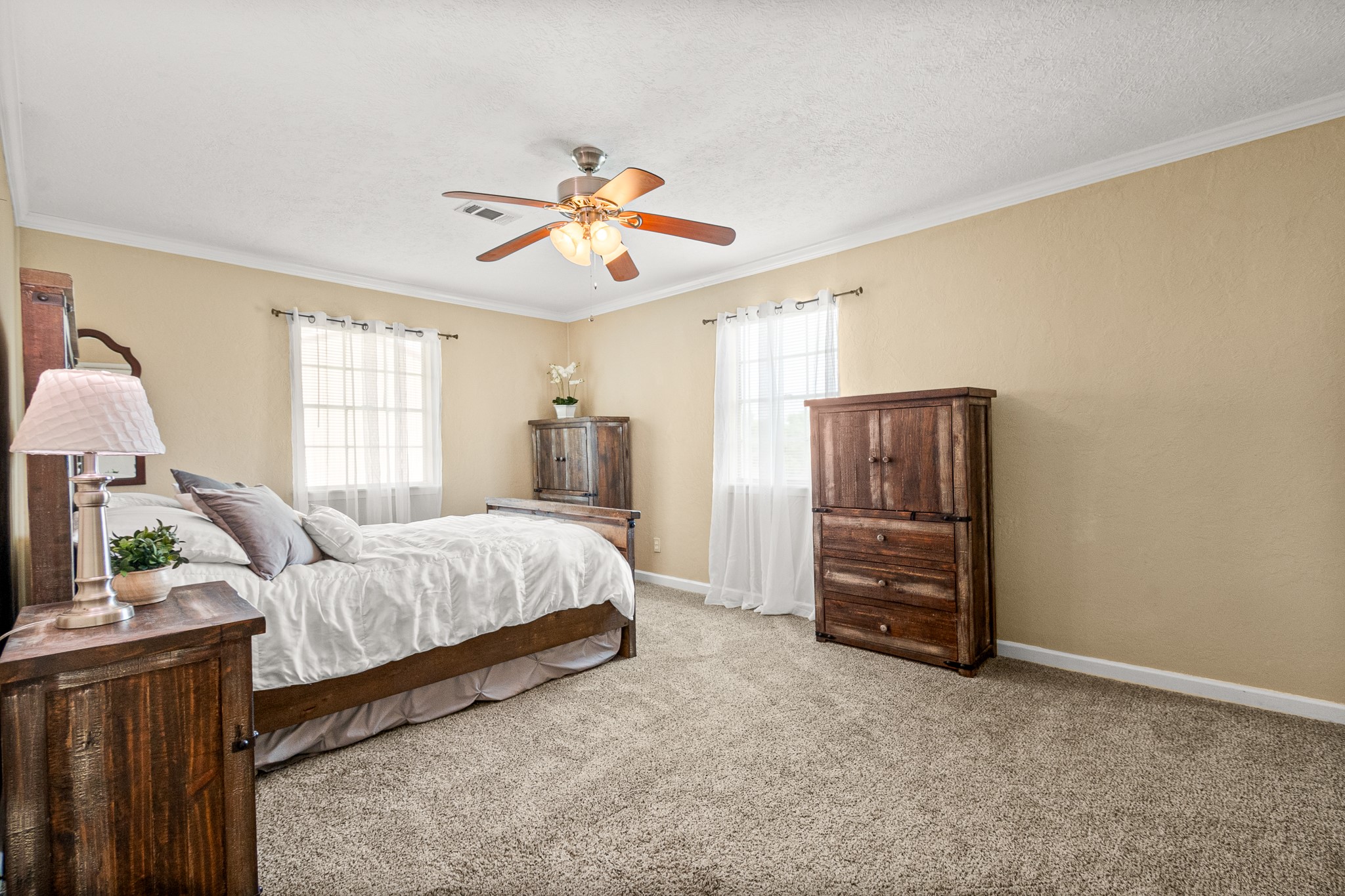 20 Clearview Point Blank, TX 77364 - Photo 20 of 44 a bedroom with a bed and a chandelier