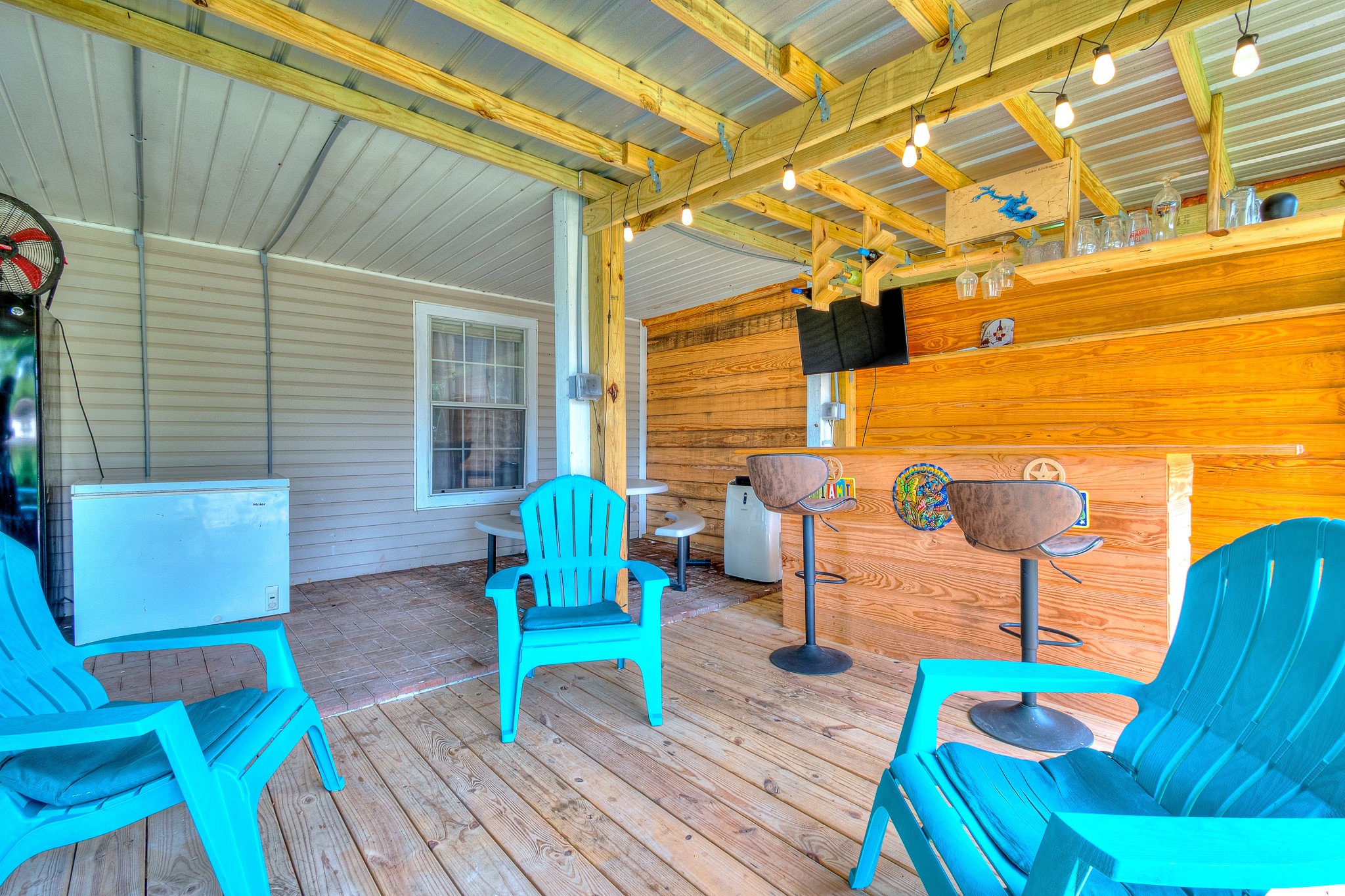 20 Clearview Point Blank, TX 77364 - Photo 26 of 44 a balcony with chairs and a table