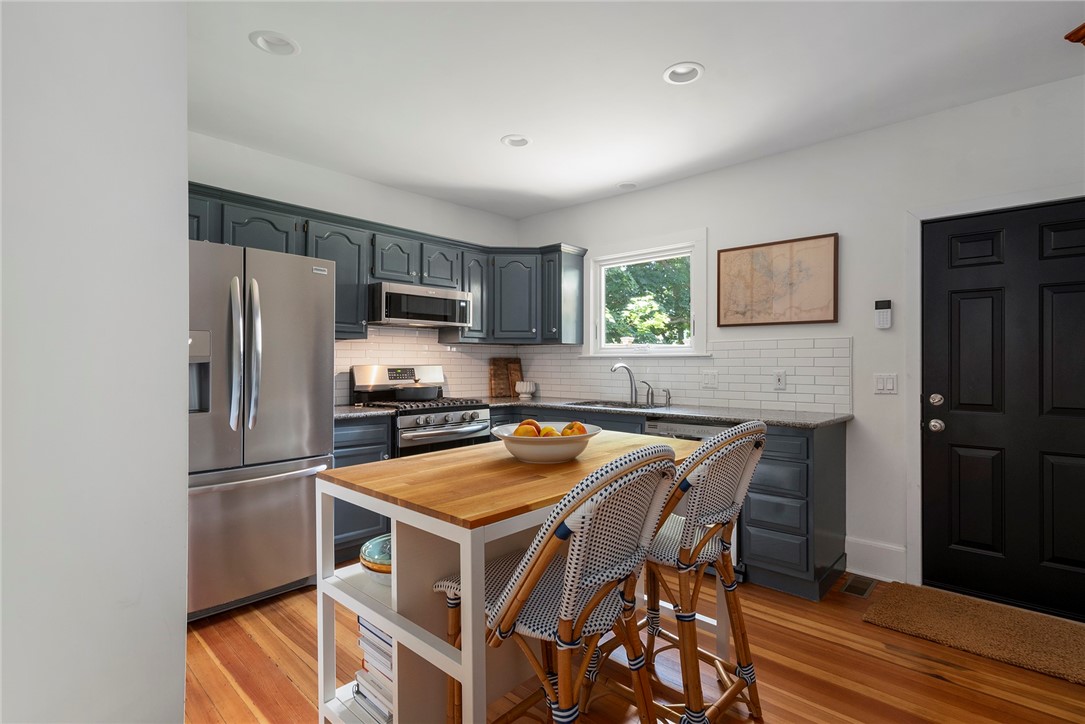 229 6th Street Providence, RI 02906 - Photo 19 of 46
