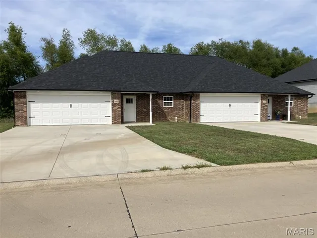 $499,900 | 400 East Deerwood Drive, Unit 400 & 402, Jackson, MO 63755