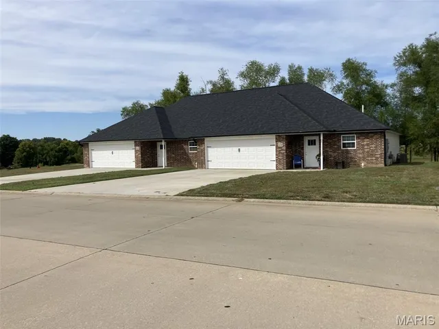 $499,900 | 400 East Deerwood Drive, Unit 400 & 402, Jackson, MO 63755