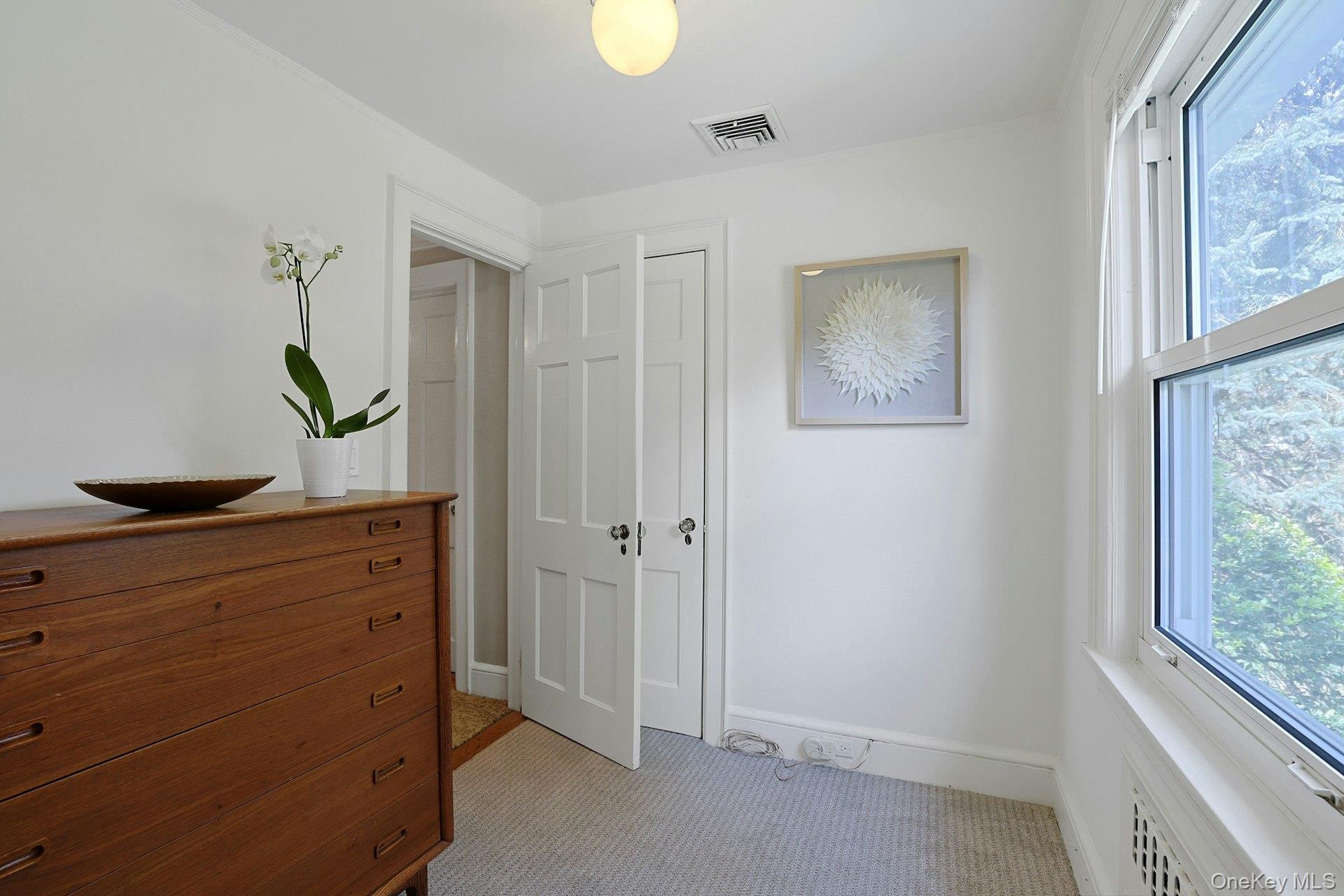 17 Elm Road Scarsdale, NY 10583 - Photo 24 of 38 A separate room within the primary suite offers valuable flexibility as a private office, dressing room or additional walk-in closet. It also opens to the main hallway.