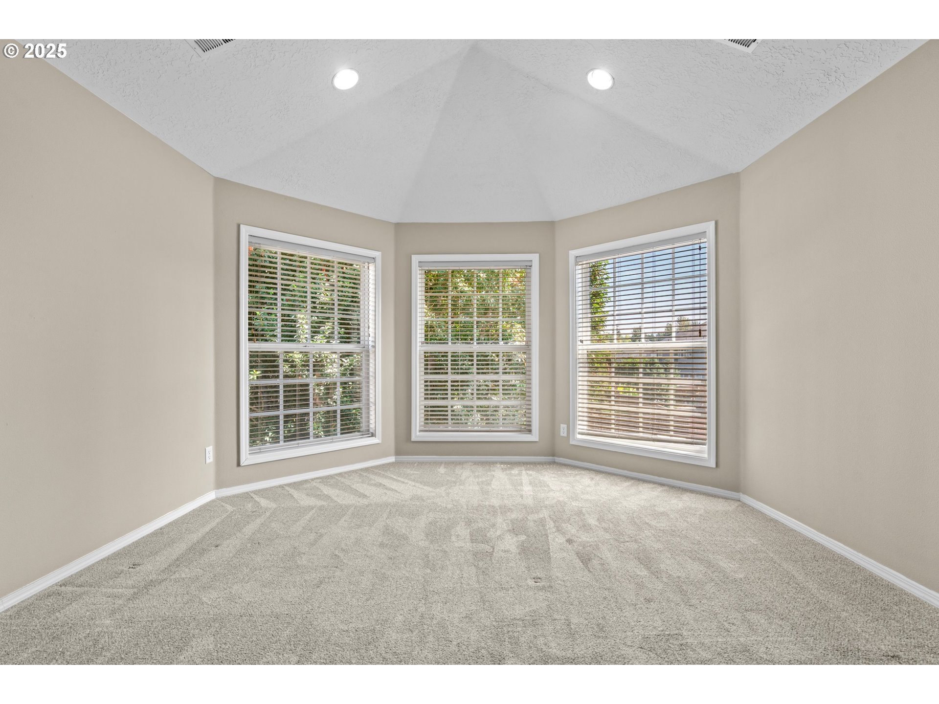 14039 Southeast 119th Drive Clackamas, OR 97015 - Photo 17 of 32