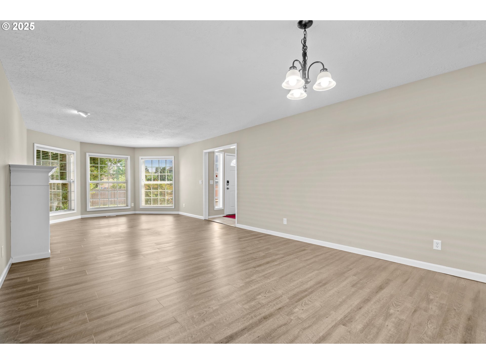 14039 Southeast 119th Drive Clackamas, OR 97015 - Photo 3 of 32