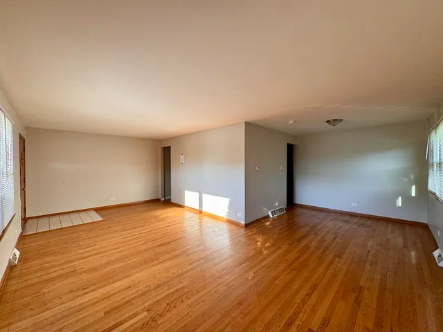 $201,000 | 15542 South Park Avenue, South Holland, IL 60473