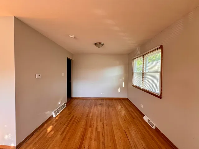 $201,000 | 15542 South Park Avenue, South Holland, IL 60473