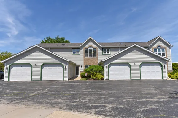 $209,500 | 65 Stacy Lynn Lane, Unit B, Hartford, WI 53027