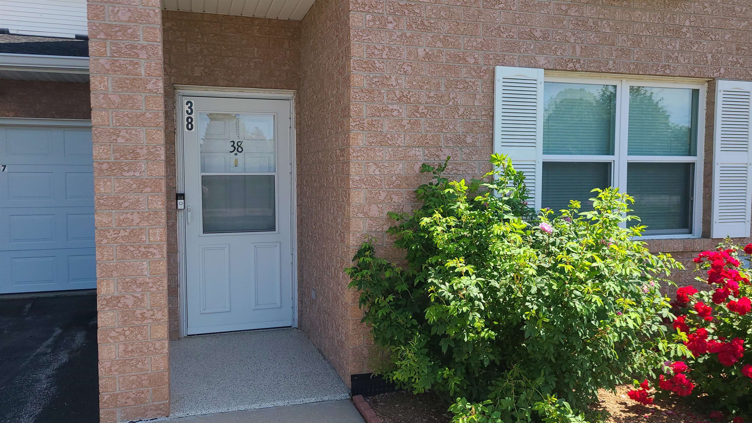 1807 Ridgeway Drive, Unit 38 De Pere, WI 54115 - Photo 4 of 35