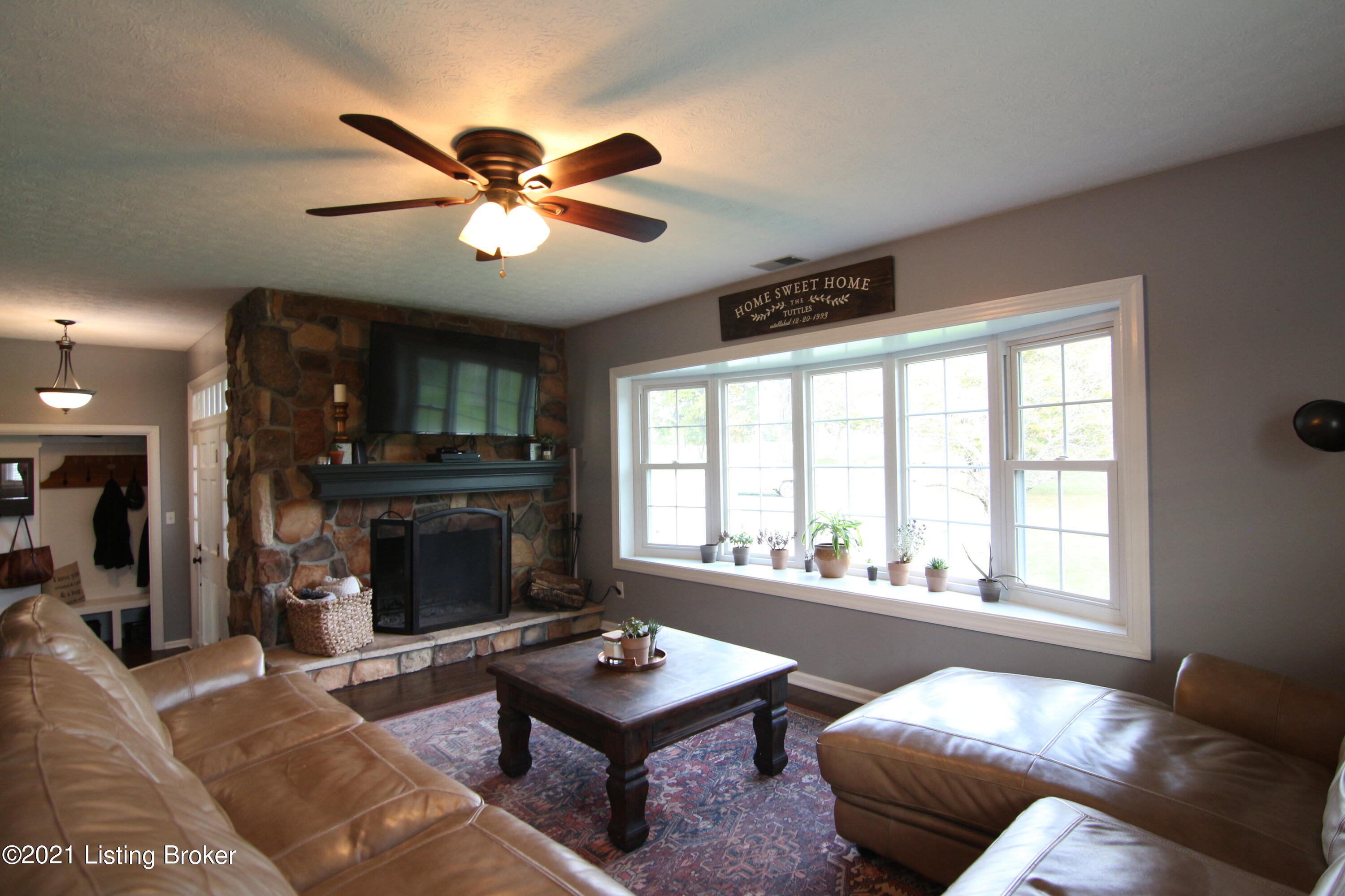 4610 Hopewell Road Louisville, KY 40299 - Photo 11 of 53 017