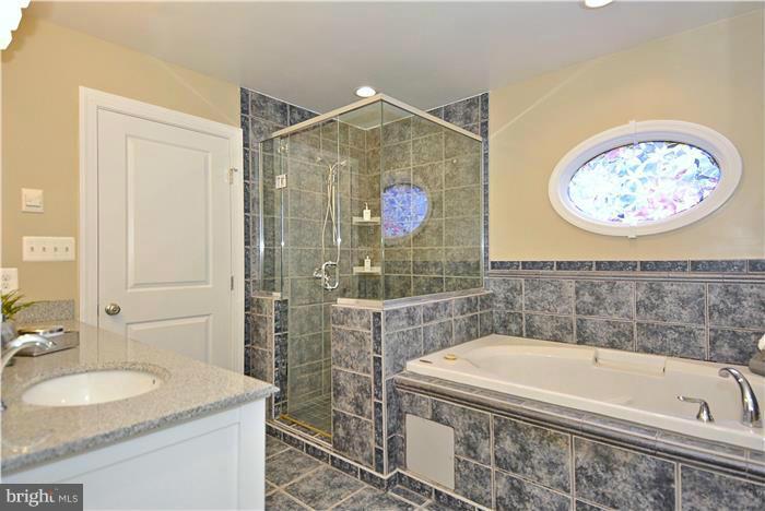 1817 Anderson Road Falls Church, VA 22043 - Photo 14 of 29 Bath