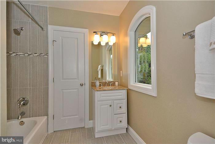 1817 Anderson Road Falls Church, VA 22043 - Photo 24 of 29 Bath