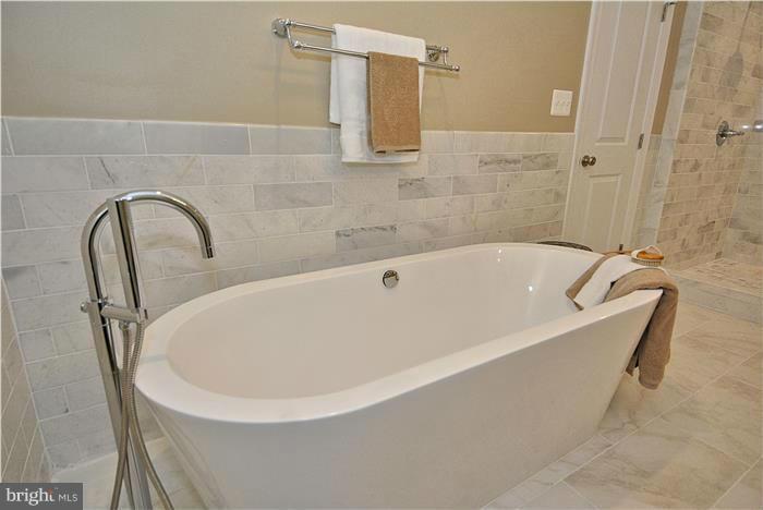 1817 Anderson Road Falls Church, VA 22043 - Photo 26 of 29 Bath