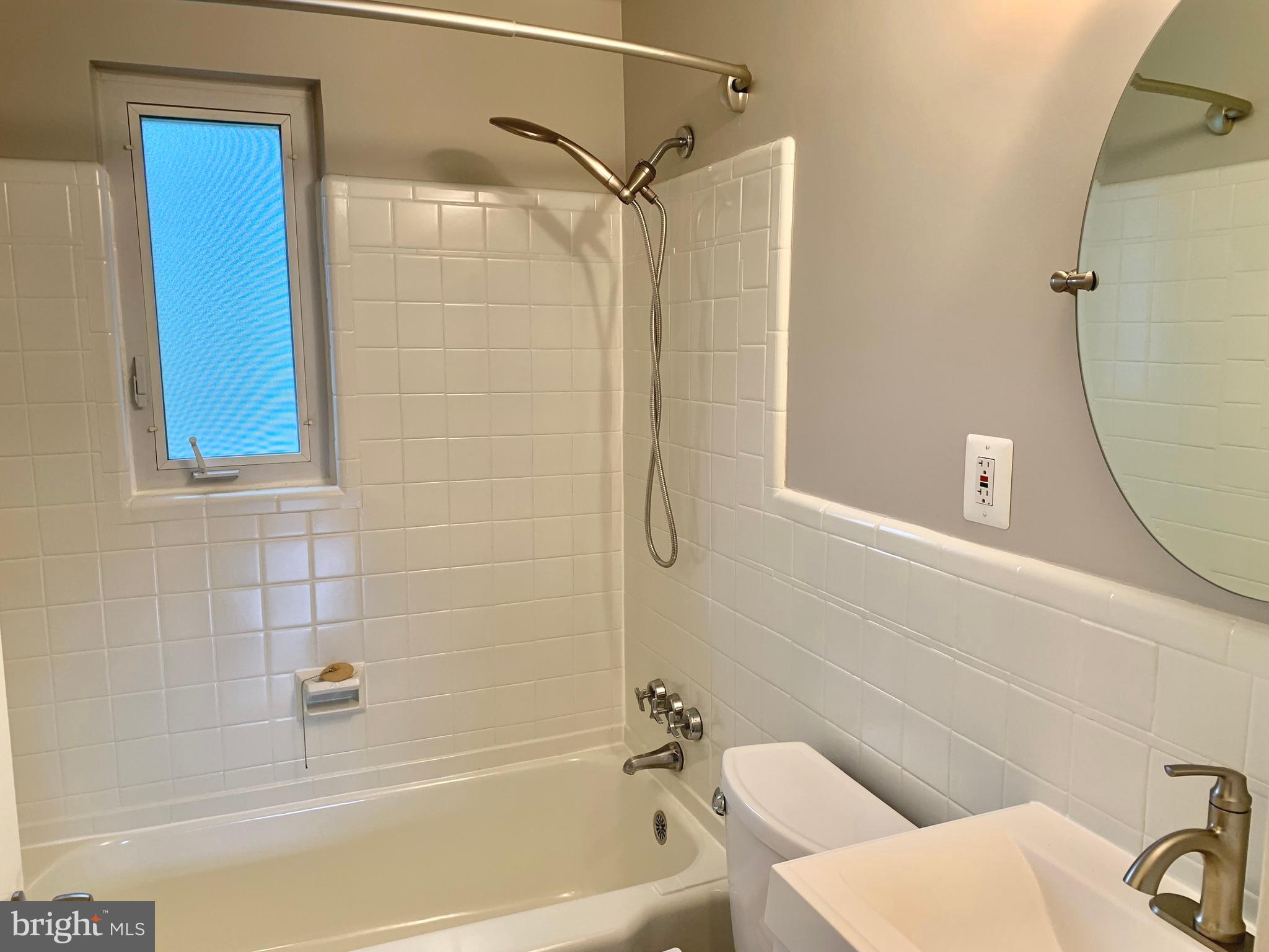 2615 13th Road South Arlington, VA 22204 - Photo 38 of 41 a bathroom with a tub a sink and a mirror