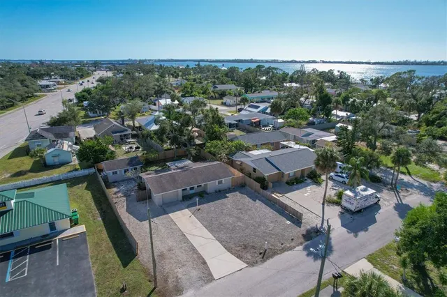 $349,900 | 25 1st Avenue, Englewood, FL 34223