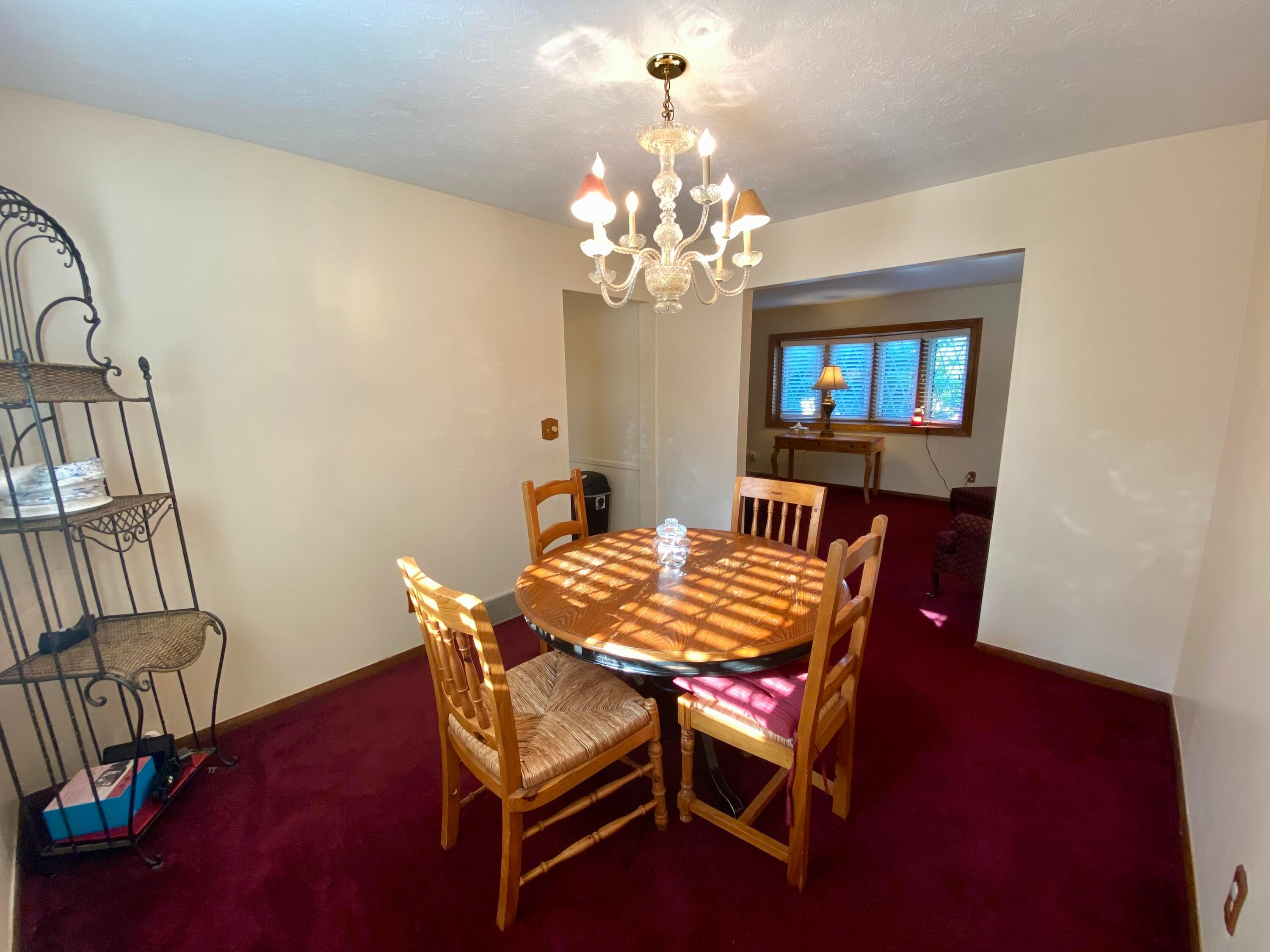 413 Heather Hill Road Columbus, OH 43213 - Photo 11 of 36 Dining room