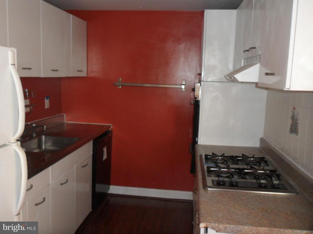 4600 Duke Street, Unit 617 Alexandria, VA 22304 - Photo 2 of 10 Kitchen